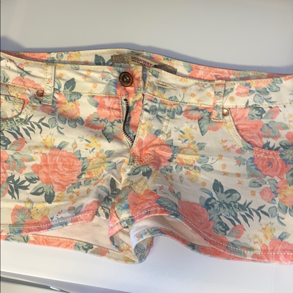 Shorts - Picture 2 of 3